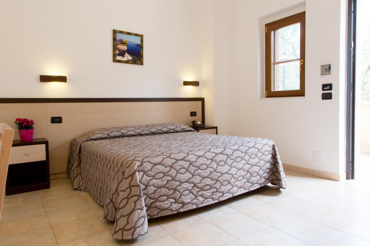 Albergo Il Giardino Фоче-Варано Экстерьер фото